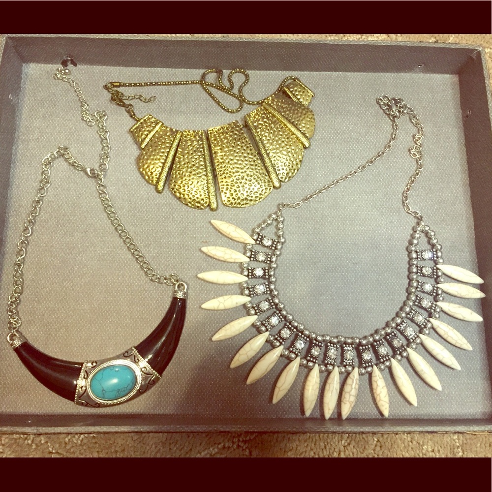 Necklaces lot (17)